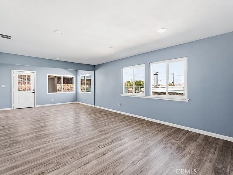 937 E Elizabeth St — Photo 12