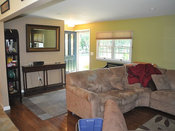 5th image of 3 Russett Ln