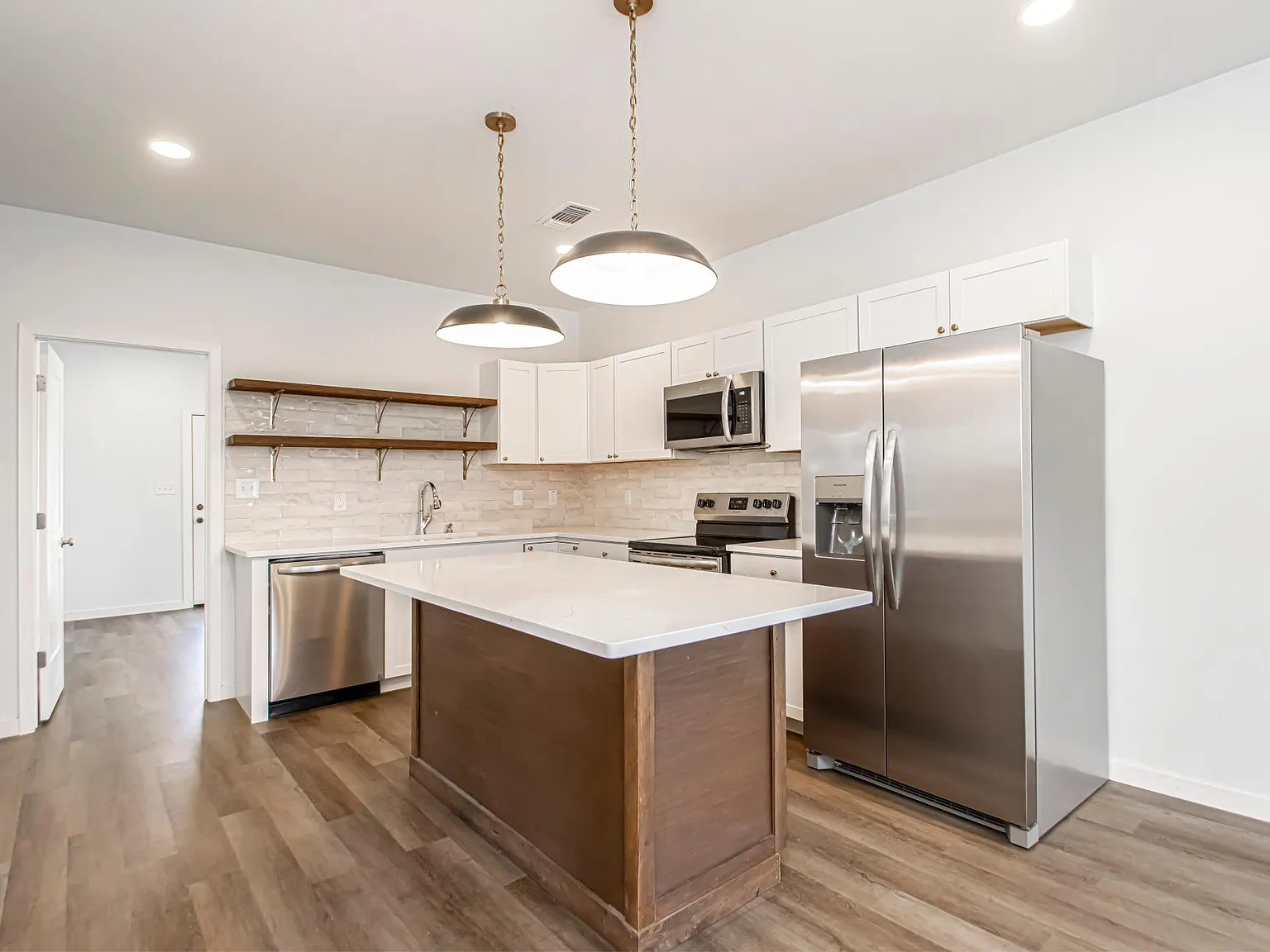 3 bed, 1062 sqft, $1,750 — Photo 3