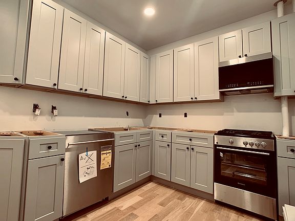 2nd image of 85 Barrow St APT 2O