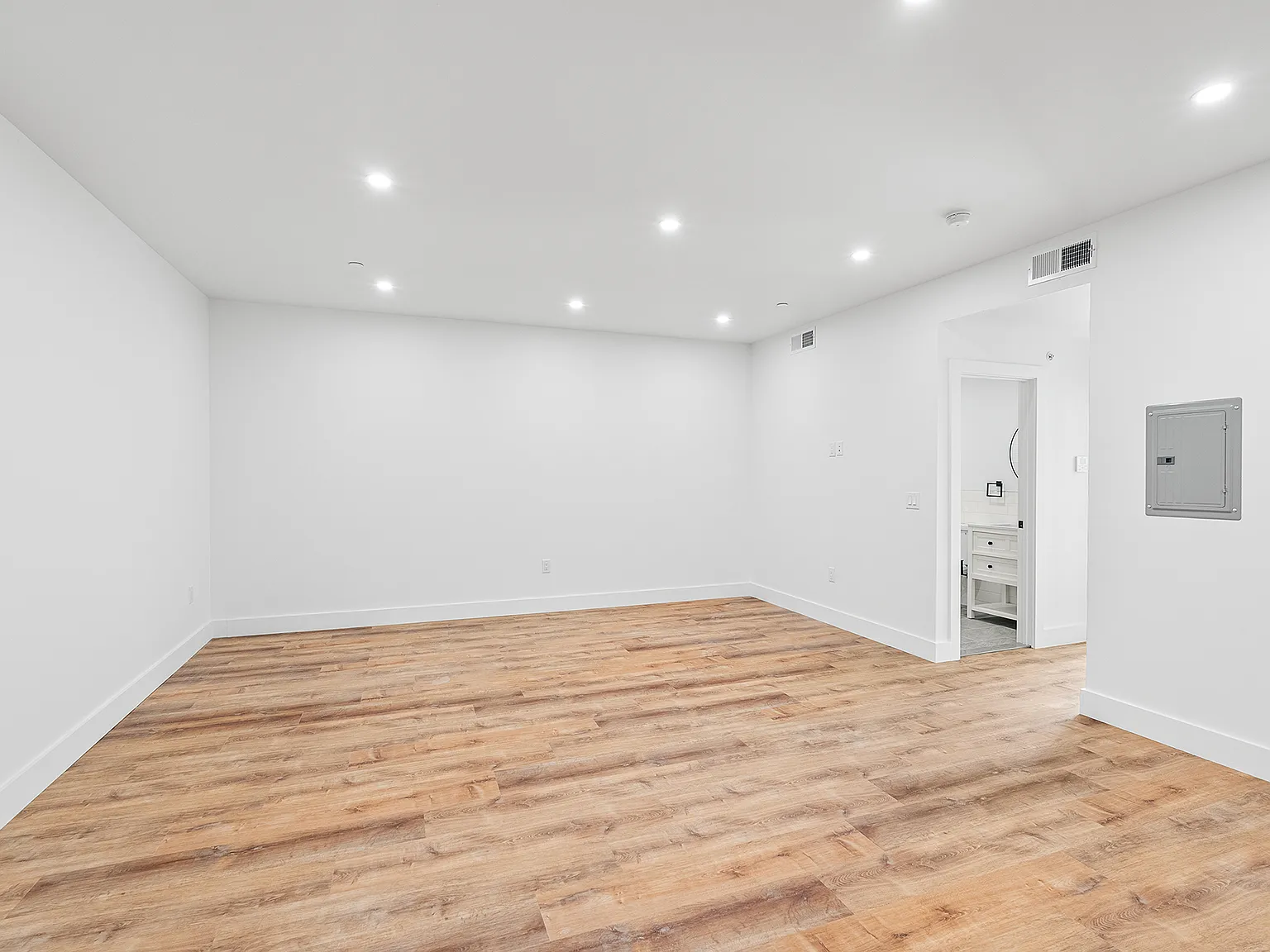 2 bed, 1250 sqft, $1,850 — Photo 4