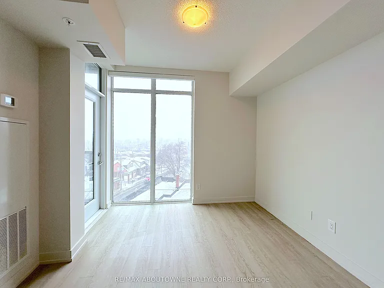 763 Woodbine Ave #605 — Photo 5