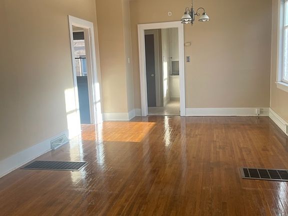 3rd image of 209 10th St N #209