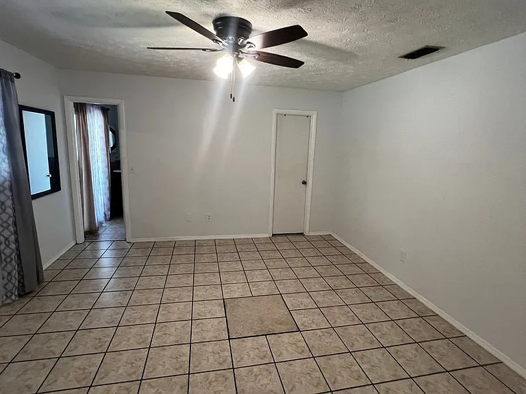 173 SE Fallon Dr — Photo 14