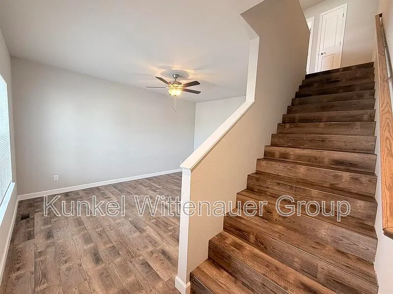 3 bed, 3.5 bath, 1800 sqft, $1,950 — Photo 3