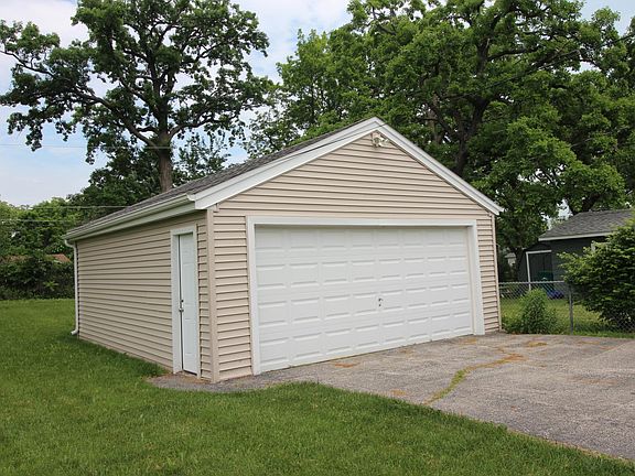 2nd image of 17944 W Twin Lakes Blvd