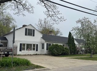 1010 E Illinois St, Wheaton, IL
