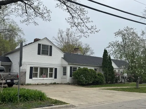 1010 E Illinois St, Wheaton, IL 60187