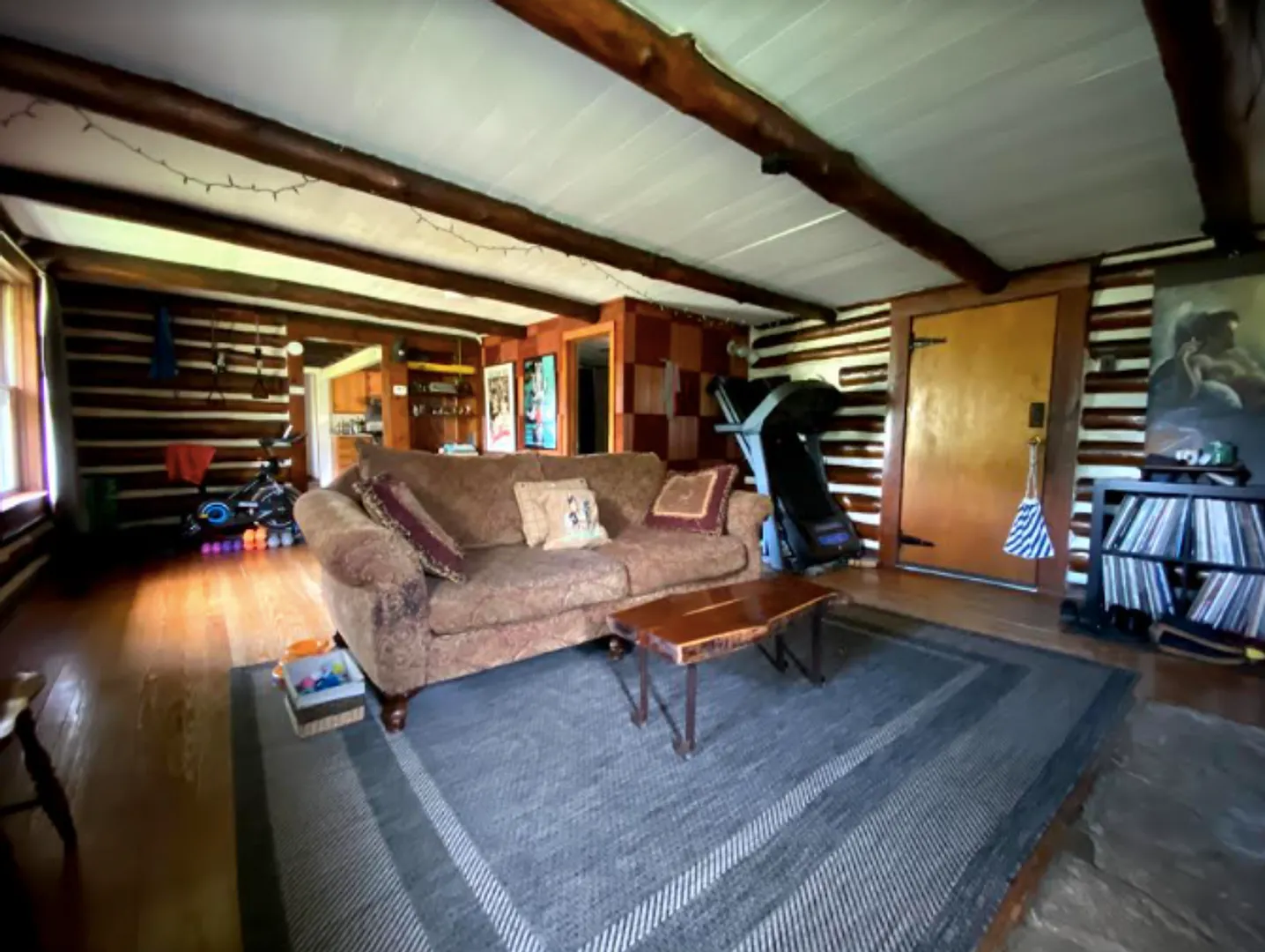 "The CABIN," 3 bed, 1 bath home with huge yard! — Photo 3