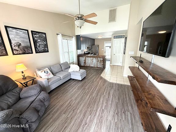 3rd image of 2549 Pond Drive N