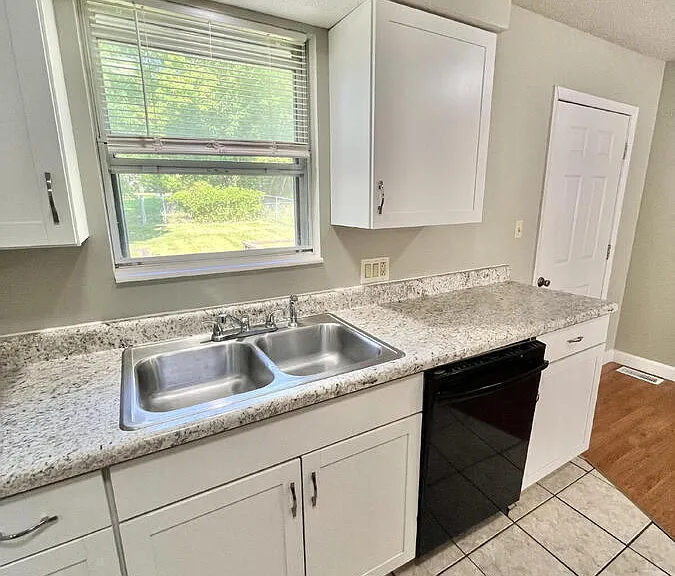 2605 Singing Hills Dr — Photo 8