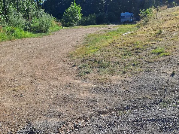 1400 Outlaw Trl, Maysville, WV 26833