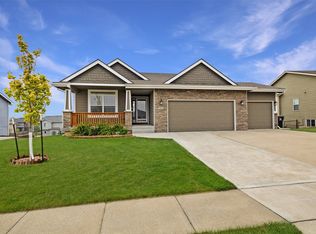525 Ridgeline Dr, Adel, IA 50003