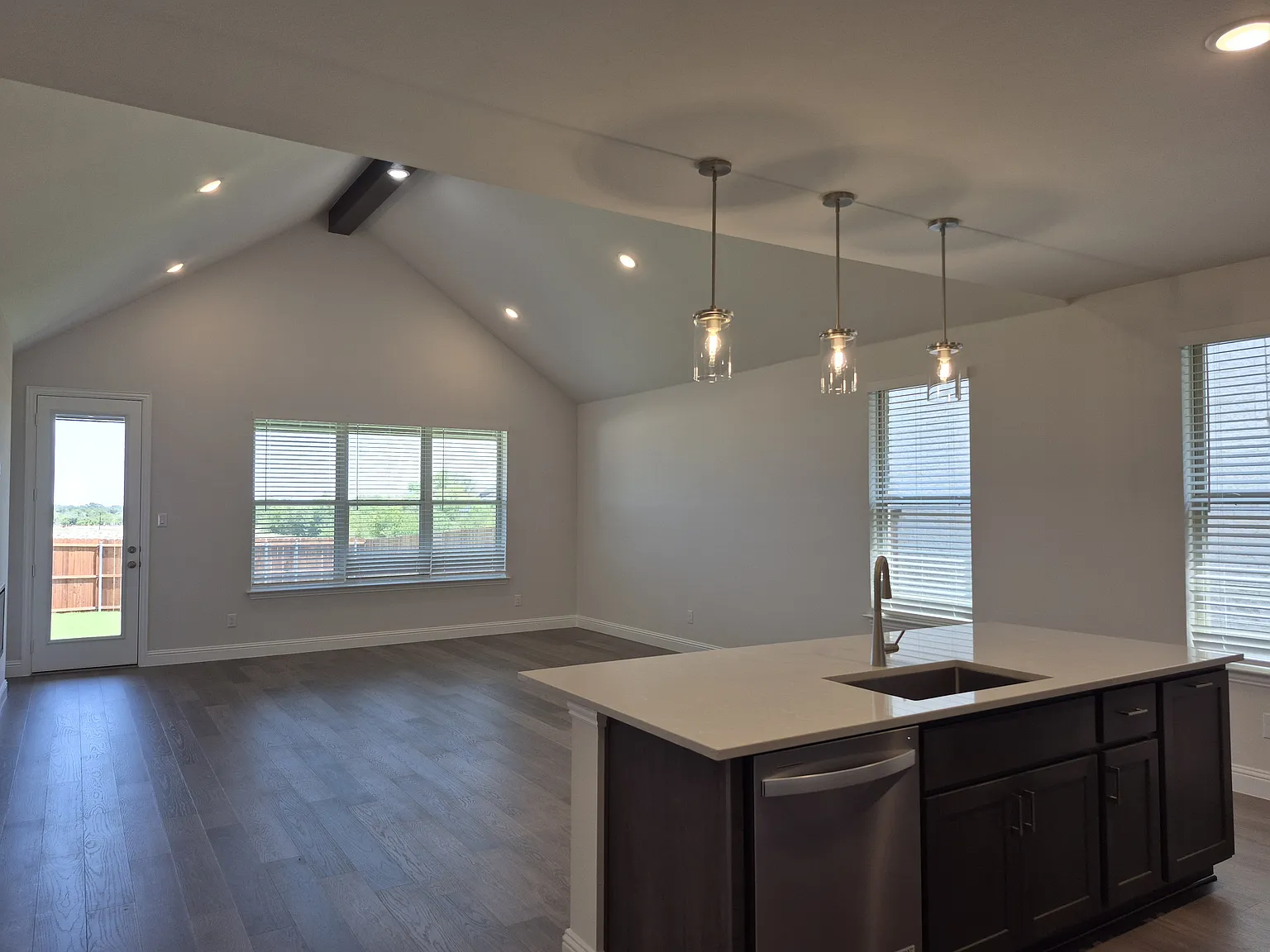 4 bed, 1996 sqft, $2,600 — Photo 1