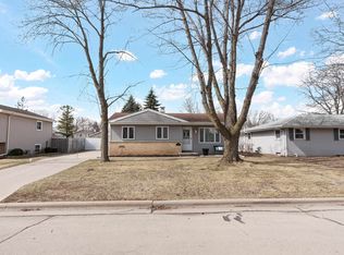 1073 Green Acres Ln, Neenah, WI 54956