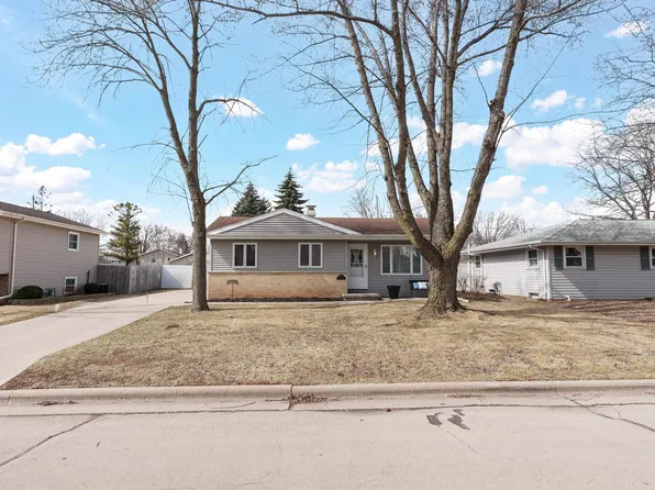 1073 Green Acres Ln, Neenah, WI 54956