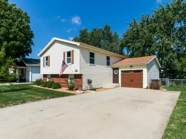 1518 N Hershey Rd, Bloomington, IL 61704