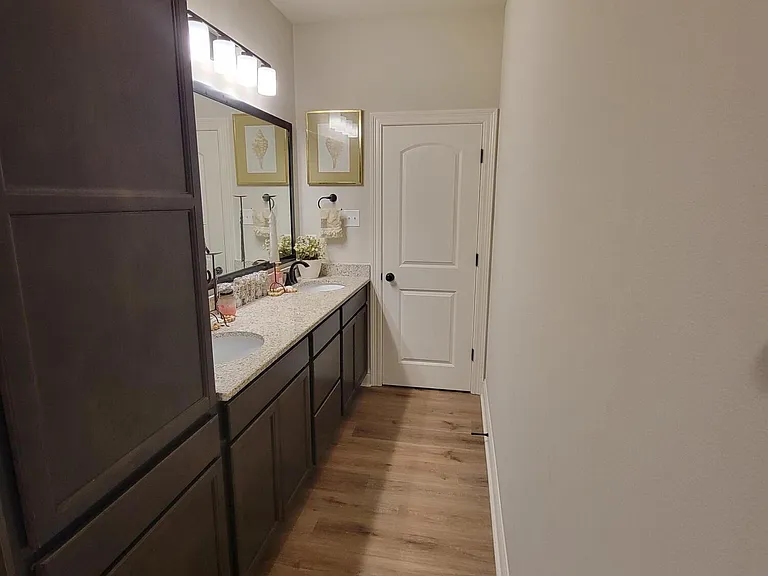 10165 Patrick Dr — Photo 36