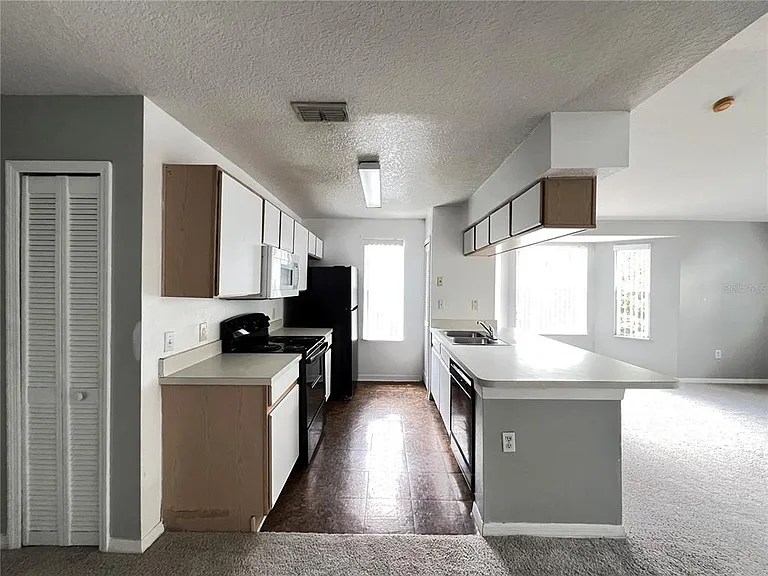 8710 Rain Forest Pl #D — Photo 6