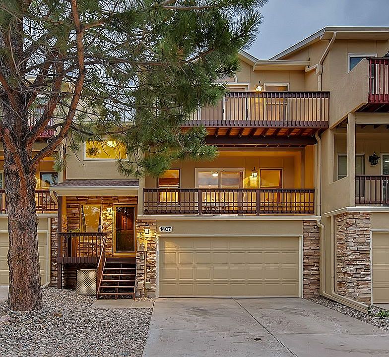 Oversized 2 car garage!