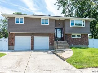 2504 Park Ct, Bellmore, NY 11710