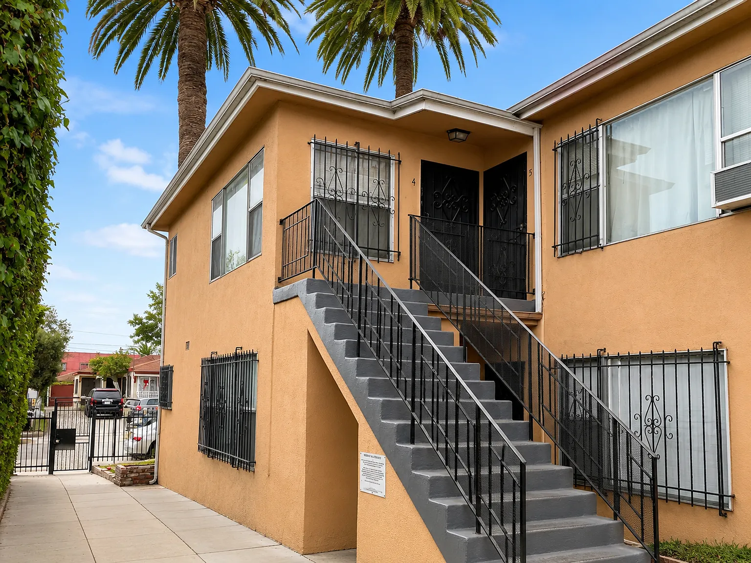 533 W. 75th Street Los Angeles, CA 90044 — Photo 4