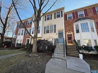 259 Larch Ln, Mahwah, NJ 07430