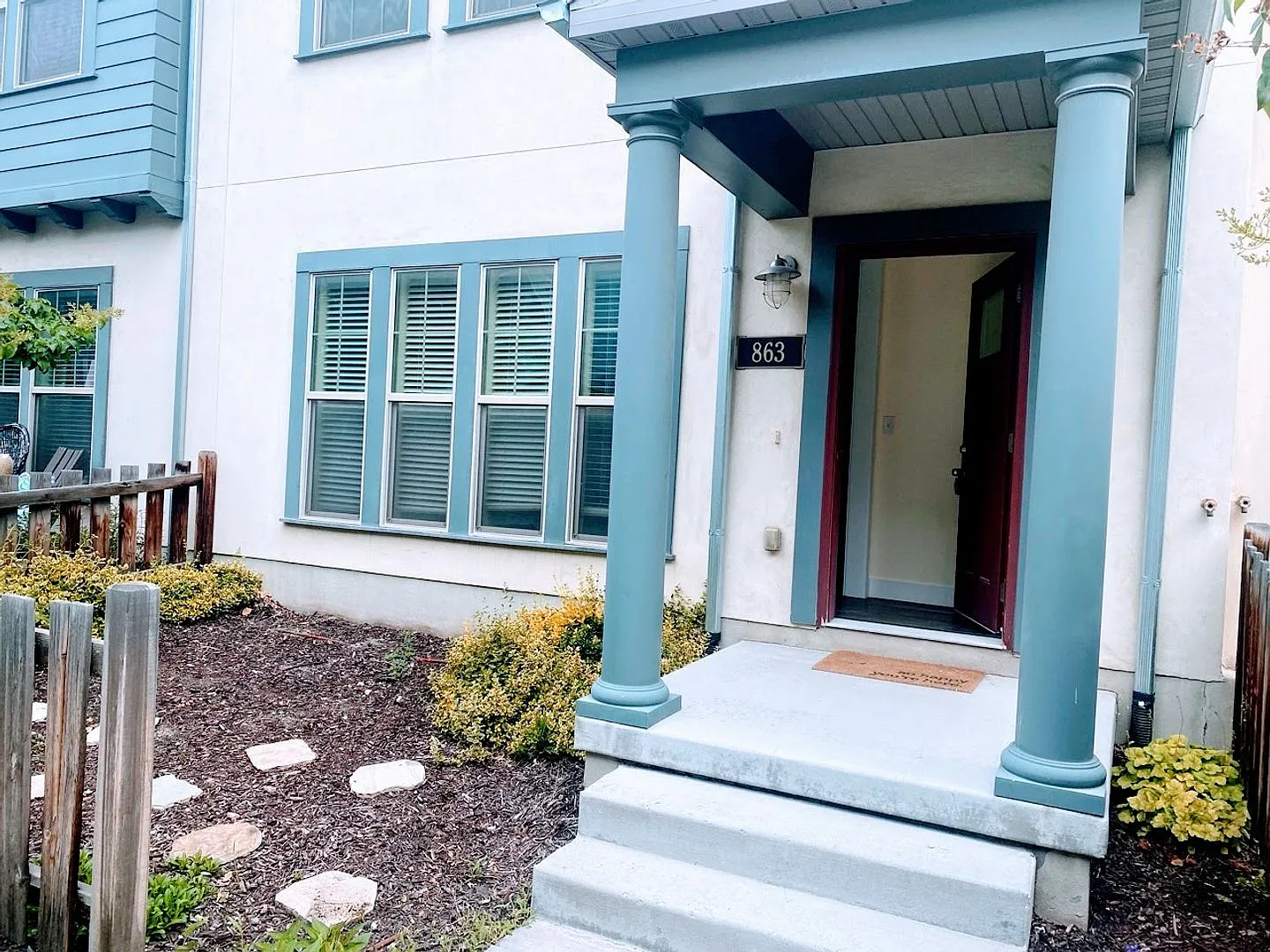 3 Bed x 2 Bath Townhome -2 car garage - 1320 FT2 - Yard Space & More — Photo 3