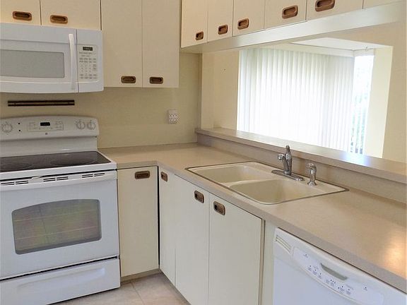 4th image of 5370 Myrtle Wood