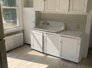9 Mathewson St #B-1, Jewett City, CT 06351