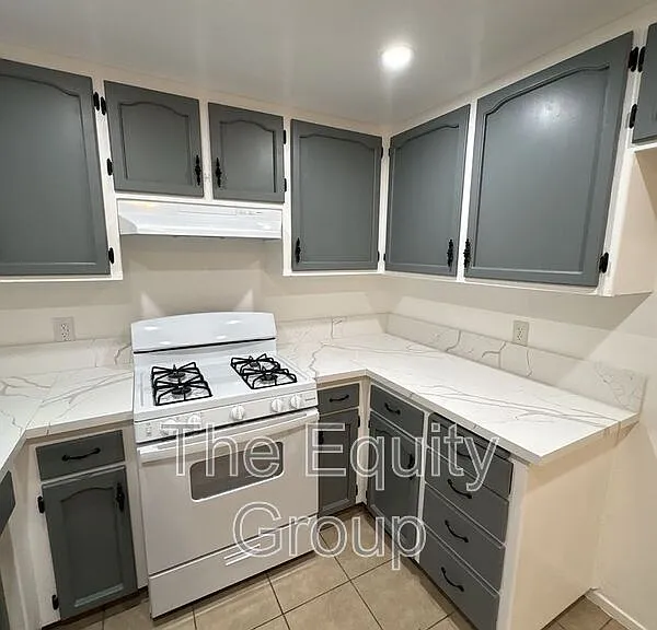 1323 S Court St — Photo 8