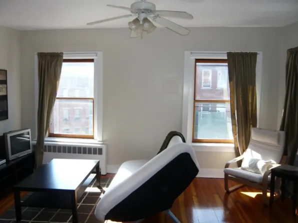 435 Hanover St, Boston, MA
