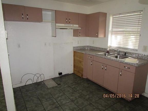 3rd image of 2909 W Granfield Ave