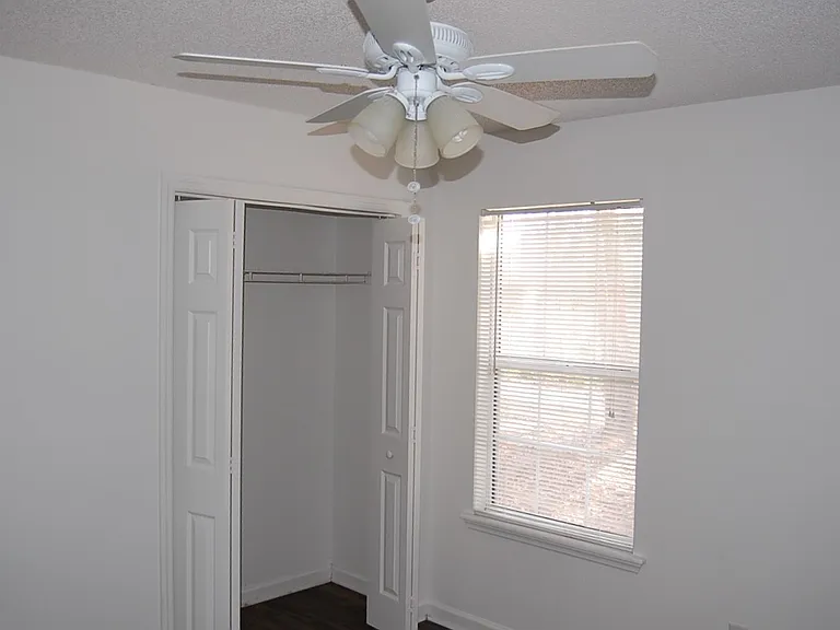 2400B Barcelona Ct — Photo 9
