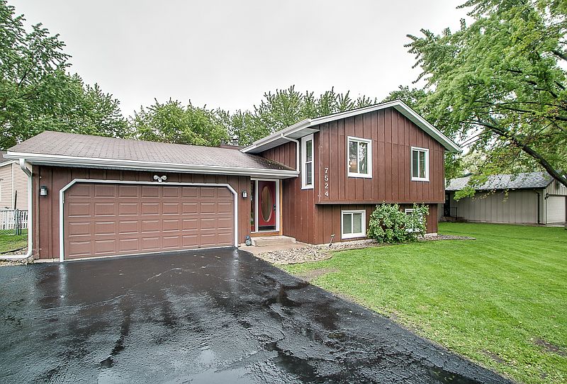 1st image of 7524 N Meadowwood Ct
