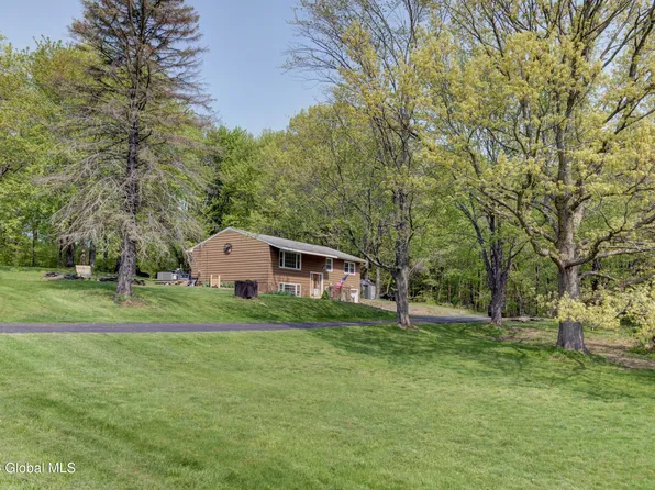 47 Mannix Road, Rensselaer, NY 12144