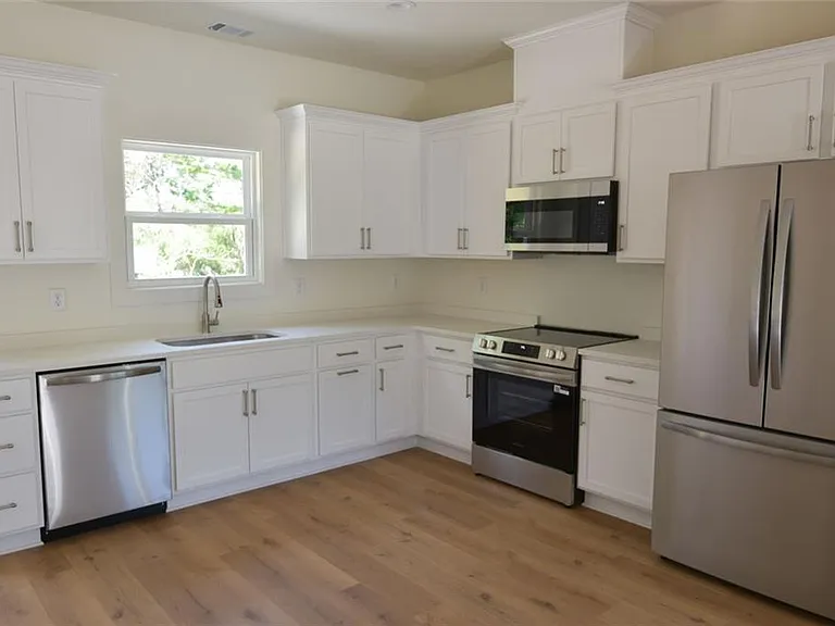 1070 Moreland Dr — Photo 11