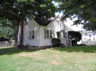 410 NE 2nd St, Hopedale, IL