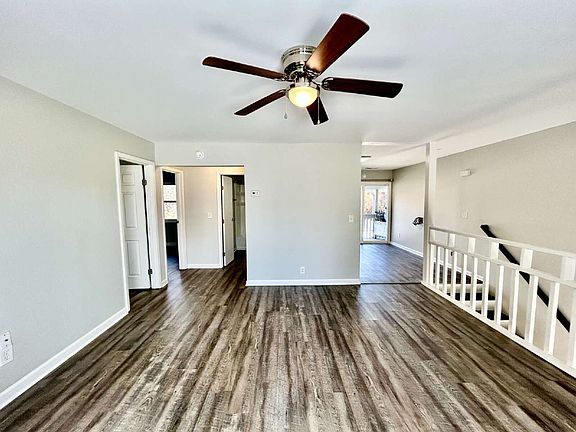 3rd image of 208 Woodcreek Dr #B-8