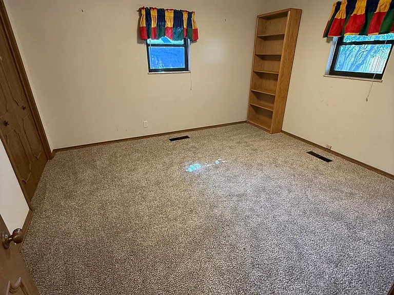 212 Meadowdale Dr — Photo 7