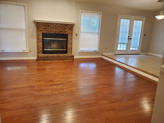 2nd image of 1003 Felton Ln