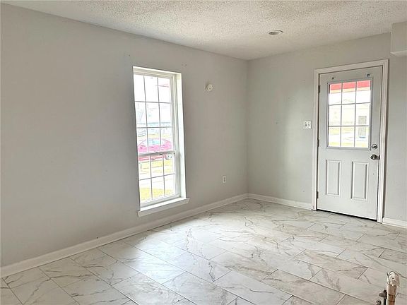 4th image of 3020 Williamsburg Dr