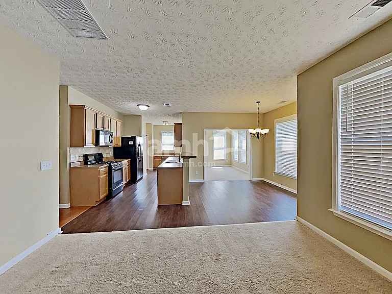 409 Avery Ct — Photo 9