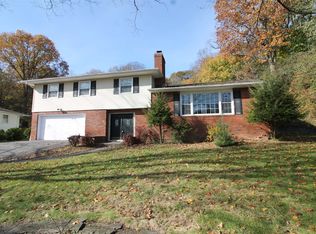 8 Manor Way, Poughkeepsie, NY 12603