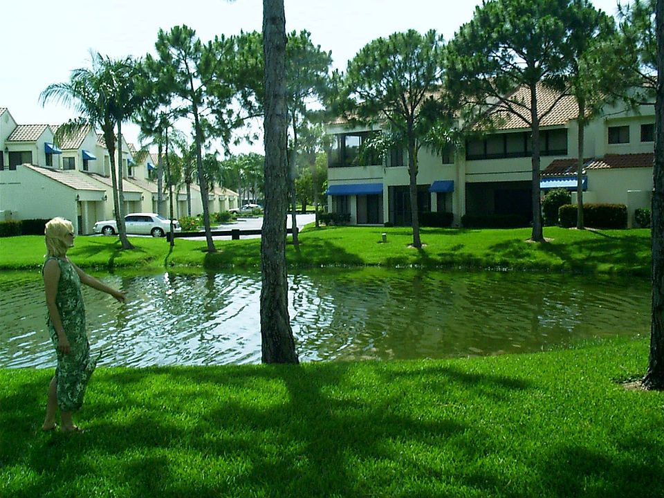 view of the back side of the condo