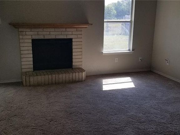 3rd image of 2206 Waterfall Dr