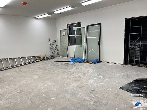4th image of 674 Broadway