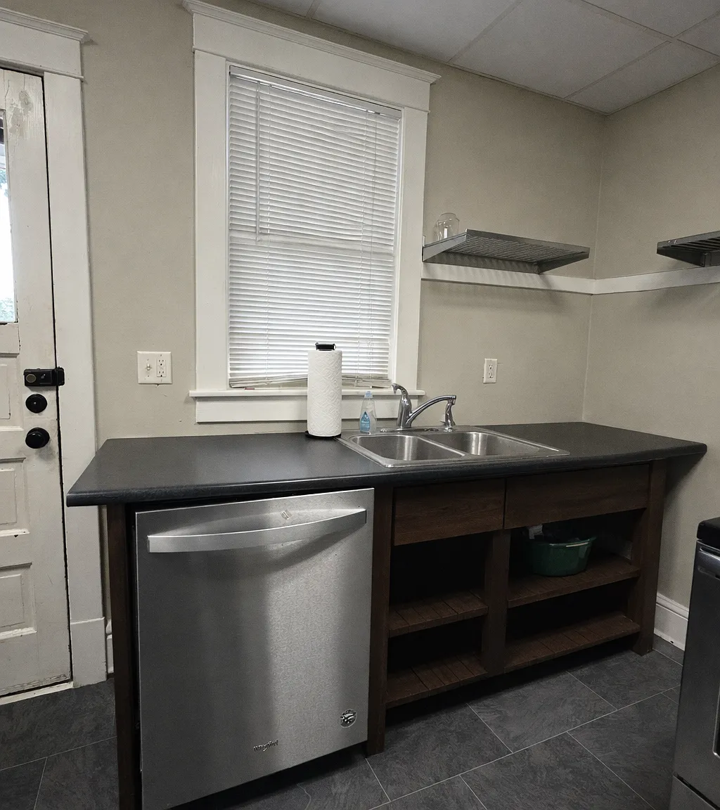 3 bed, 1.0 bath, $495 — Photo 4