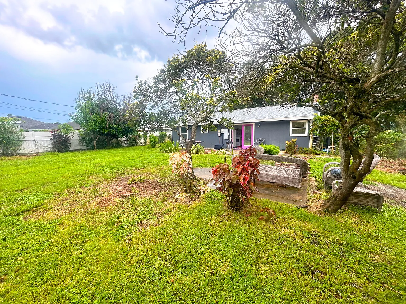 2 bed, 1.0 bath, 1092 sqft, $2,000 — Photo 2