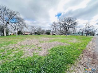 209 Maple St, Yoakum, TX 77995